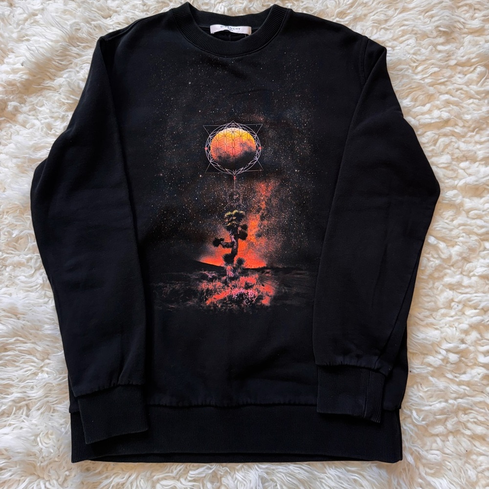 RARE GIVENCHY CREWNECK - Picture 1 of 6